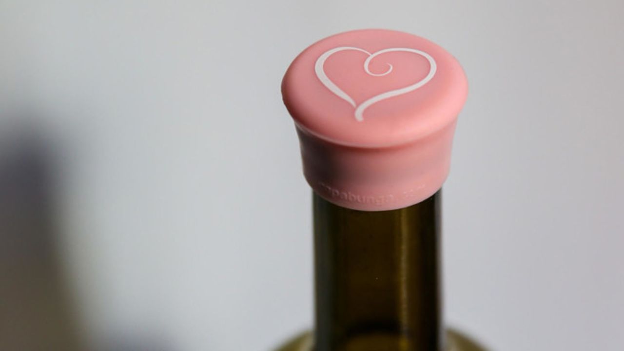 CapaBunga Heart Wine Cap cnnu.jpg