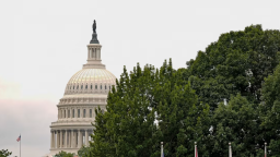 El edificio del Capitolio de los Estados Unidos se ve el día de una reunión de senadores estadounidenses, mientras los legisladores republicanos luchan por aprobar el amplio proyecto de ley de gastos e impuestos del presidente estadounidense Donald Trump, en el Capitolio en Washington, DC, el sábado 28 de junio de 2025.