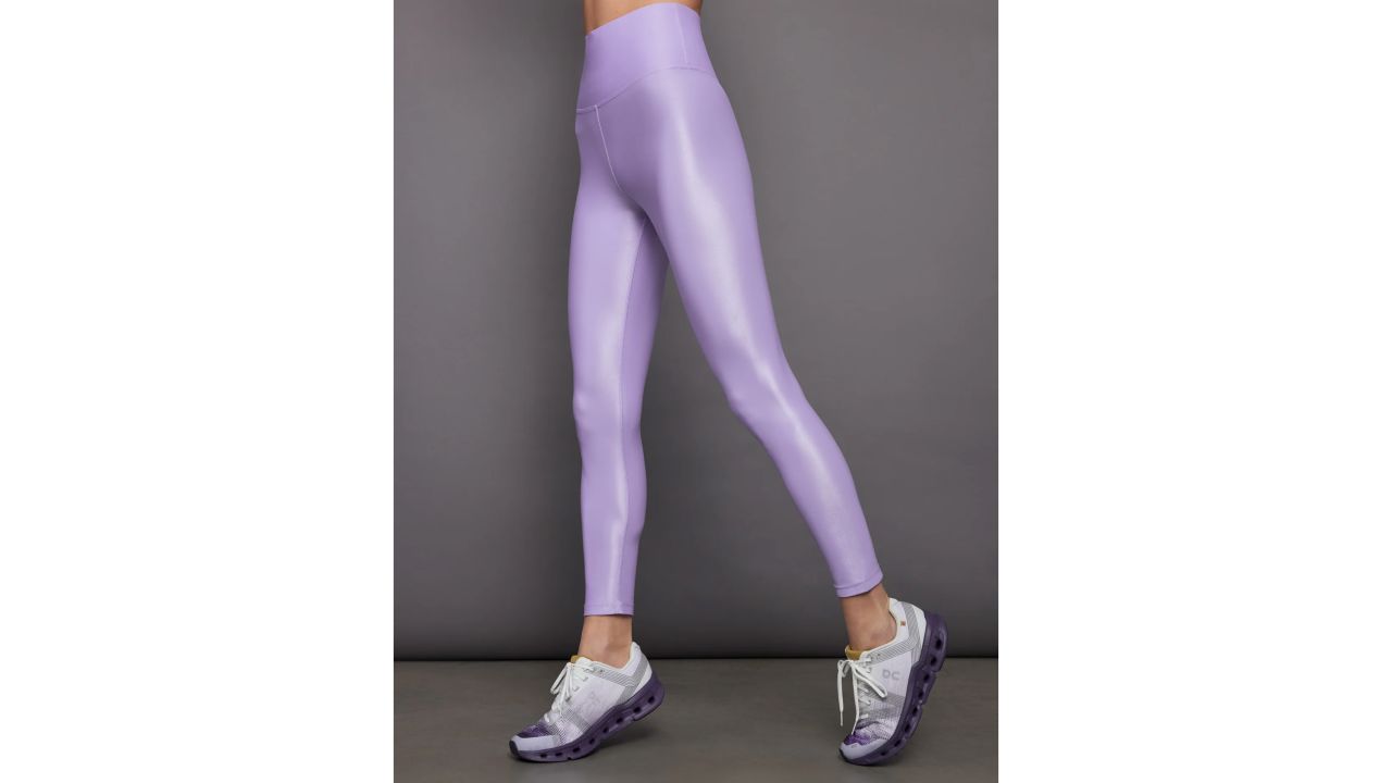 Woman wearing Carbon 38 high-rise leggings in sweet lavender color 
