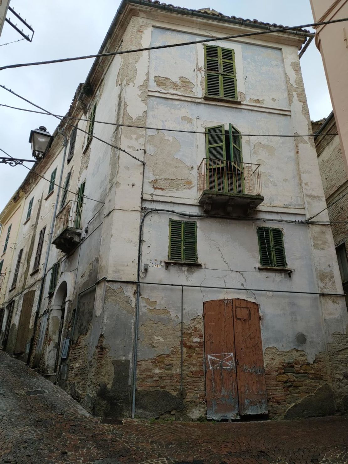 Esta casa construida a principios del siglo XX, se vendió por un euro en un lote anterior.