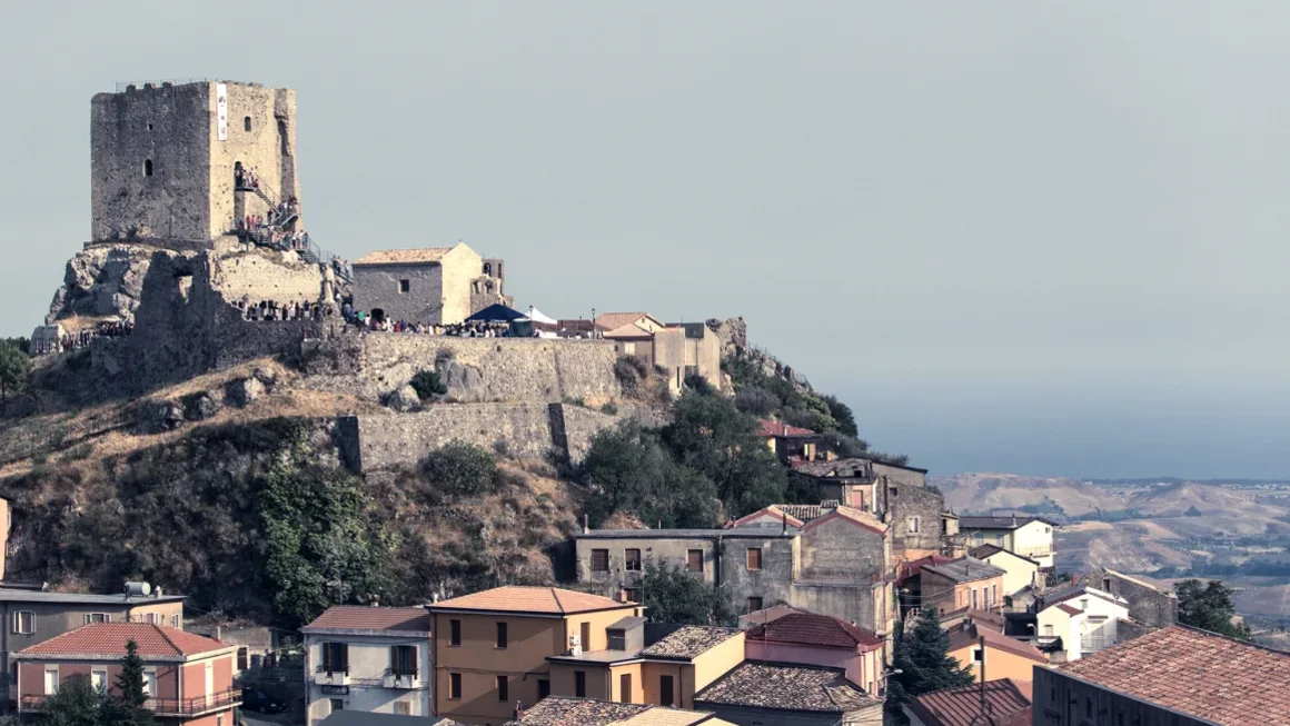 Un pueblo italiano prohíbe a sus residentes enfermarse - Foro General de Viajes
