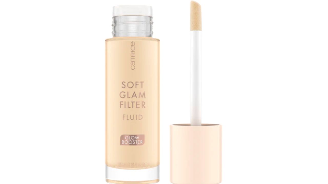 catrice soft glam filtr fluid product image cnnu.jpg