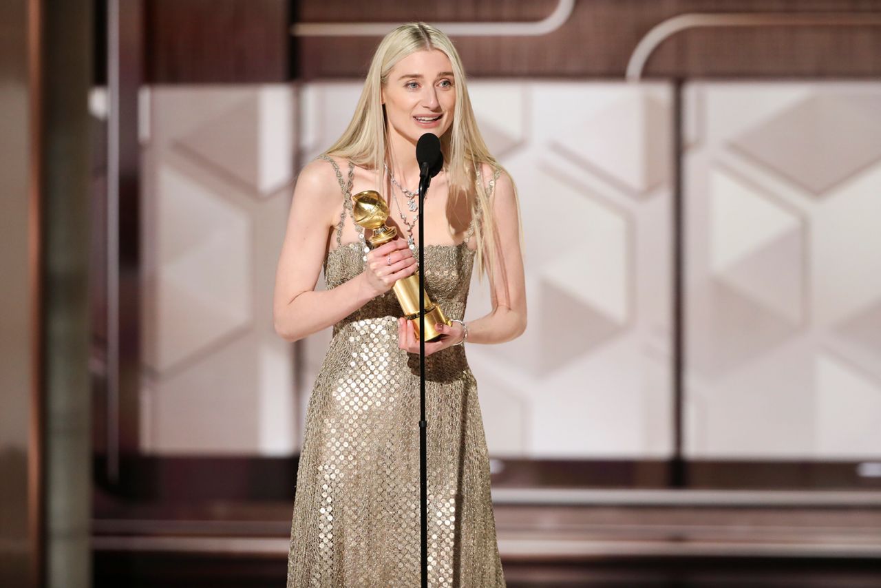 Elizabeth Debicki accepts her Golden Globe award. 