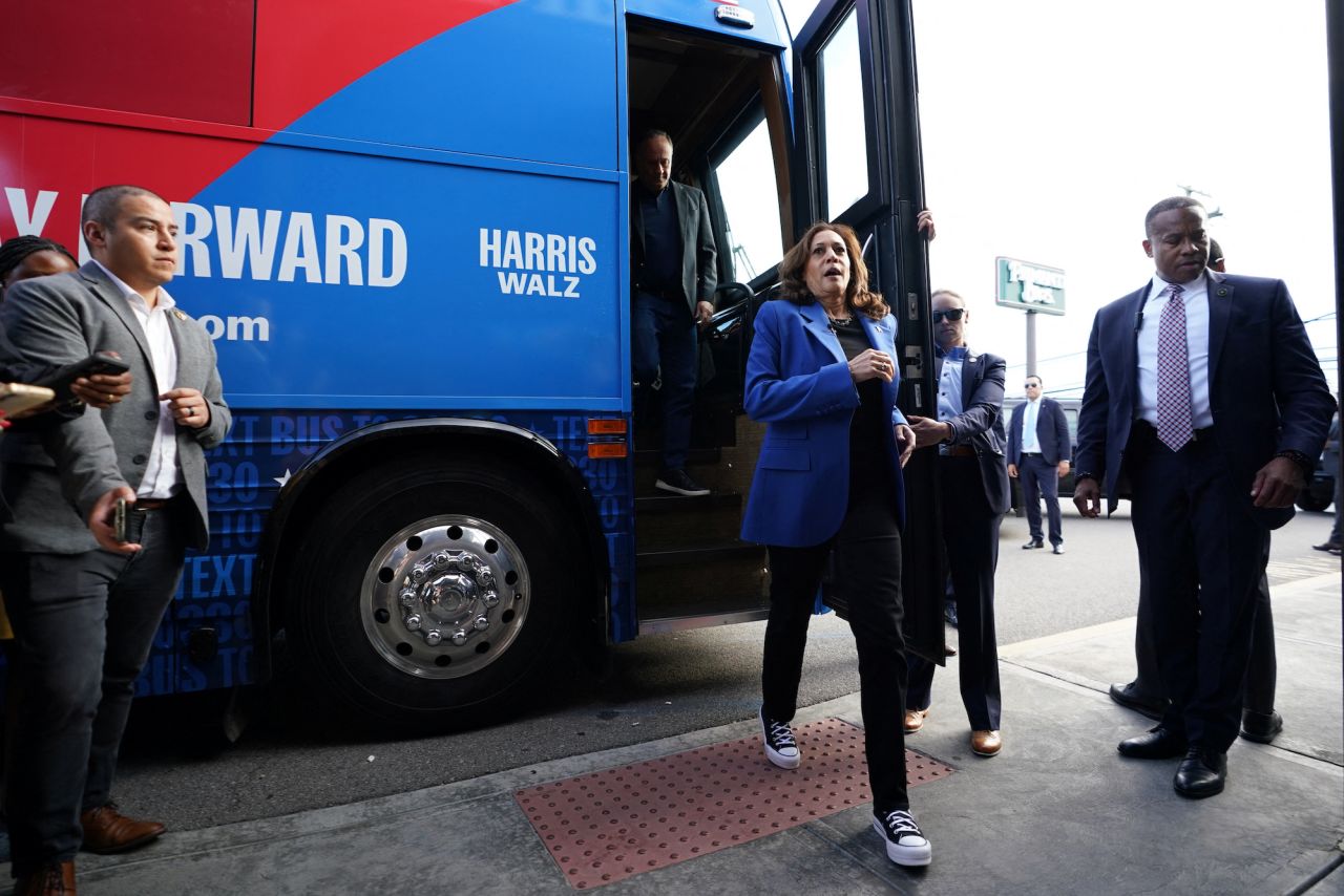 Kamala?Harris visit a restaurant in Moon Township, Pennsylvania, on Sunday.