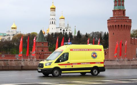 An ambulance seen in Bolshoi Moskvoretsky Bridge during the ongoing COVID-19 coronavirus pandemic on May 4. 