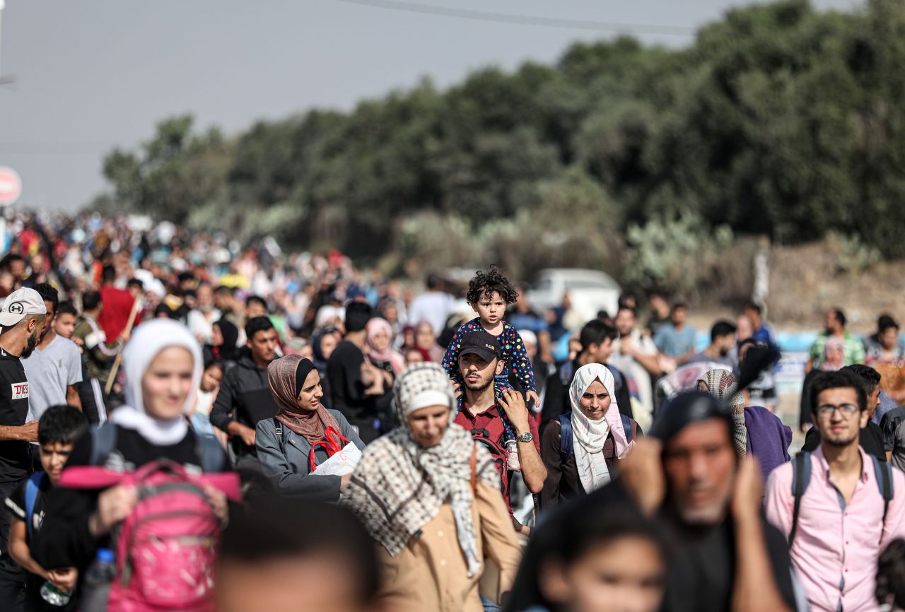 Palestinians flee from the northern part of Gaza to the south on November 9.