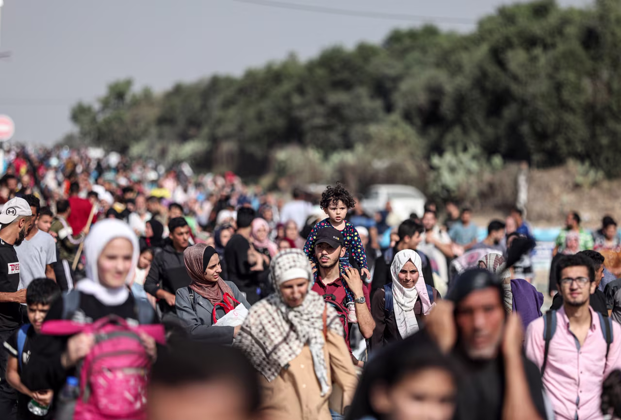Palestinians flee from the northern part of Gaza to the south on November 9.