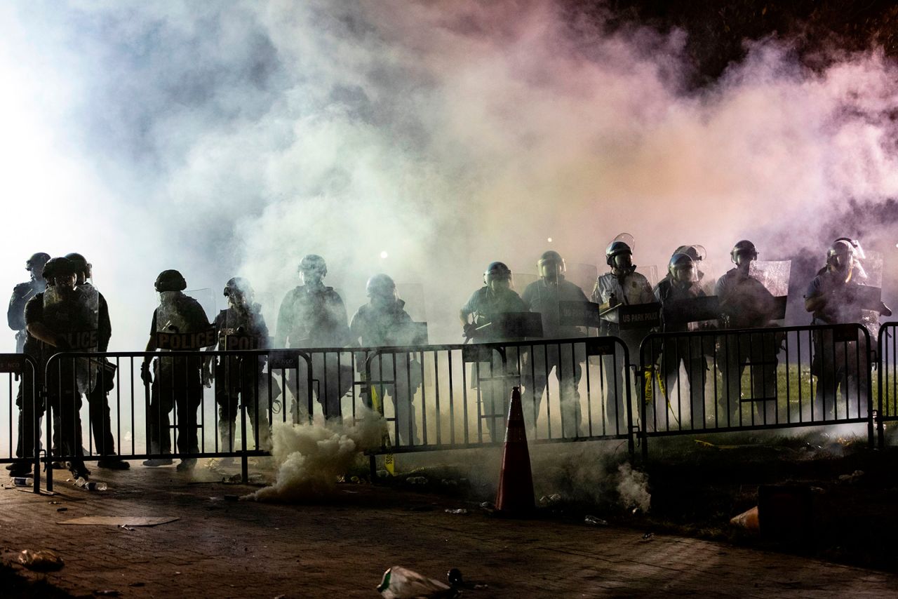 Police stands behind barricades in front of the White House in Washington, DC on May 31.