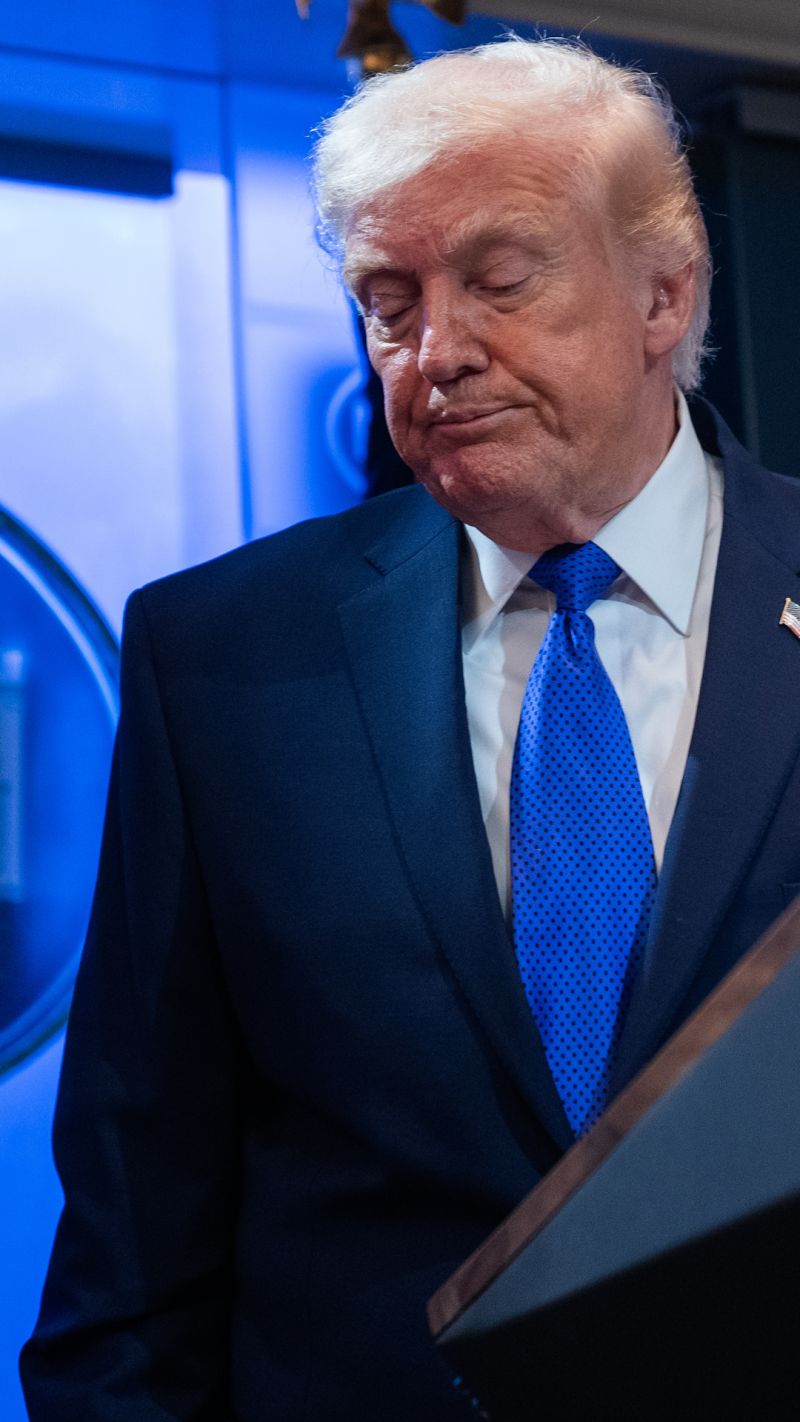Video: Trump floats pulling TV licenses over negative coverage of