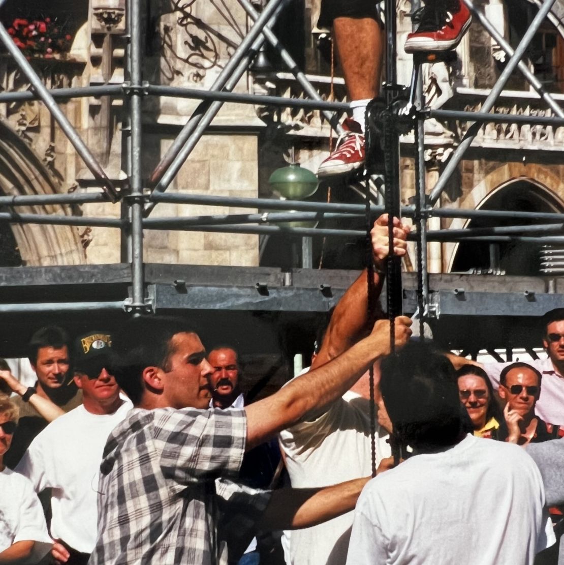 Here's Tom helping the street performer in Marienplatz.