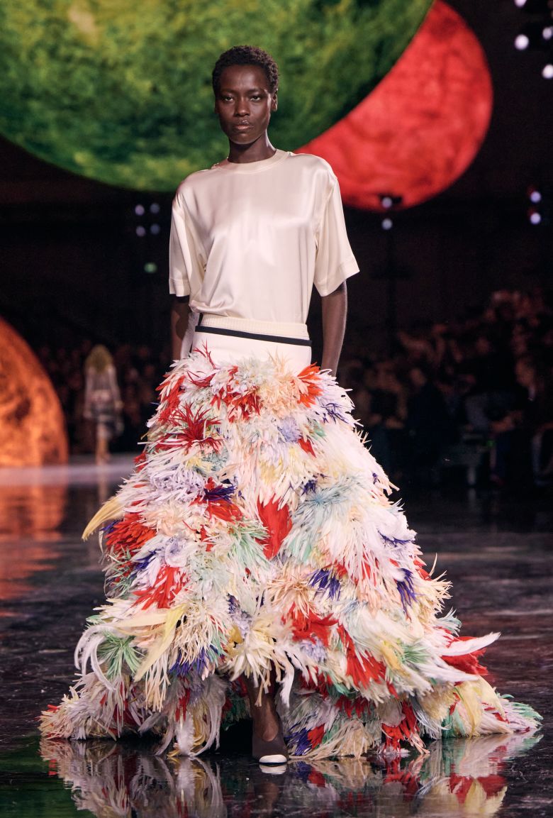 A joyful skirt and paired with a simple silk T-shirt look closed the show.