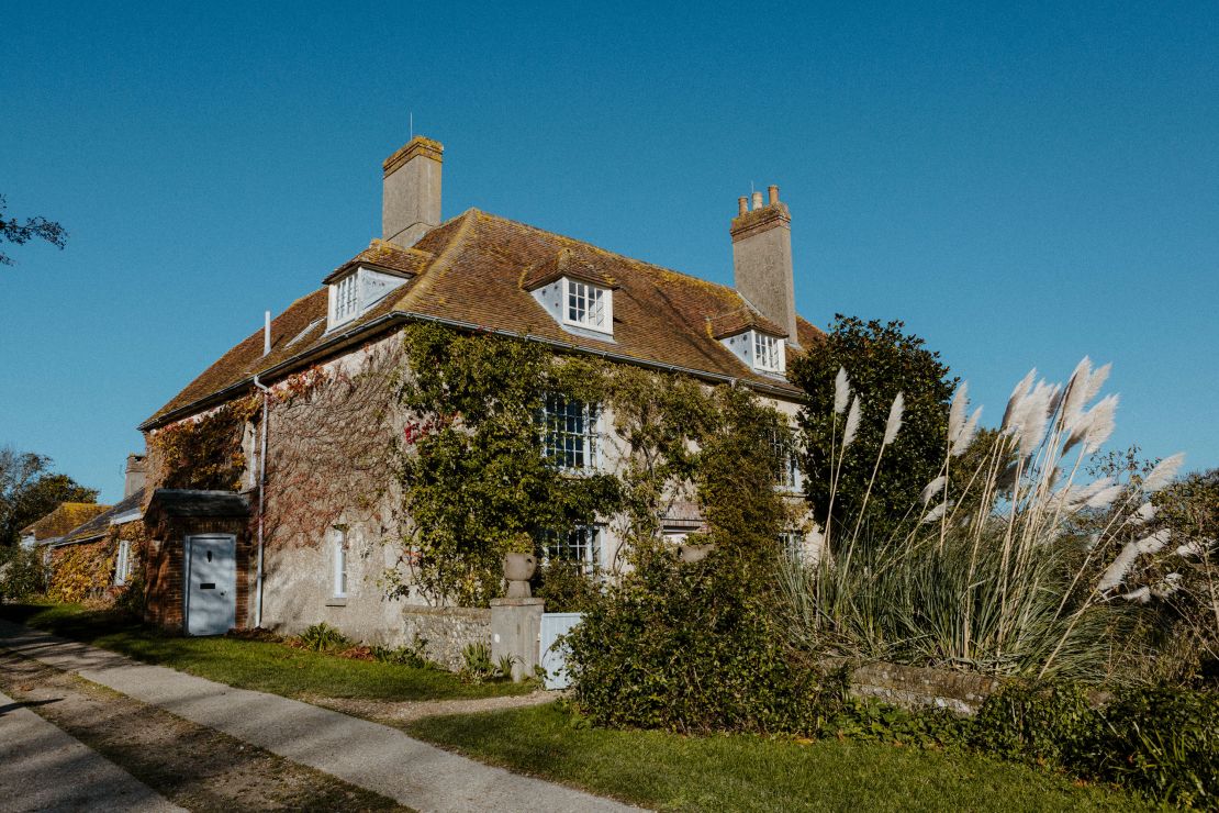 Charleston House in southern England is known as the 20th century home of a group of influential artists and intellectuals dubbed the "Bloomsbury Group"