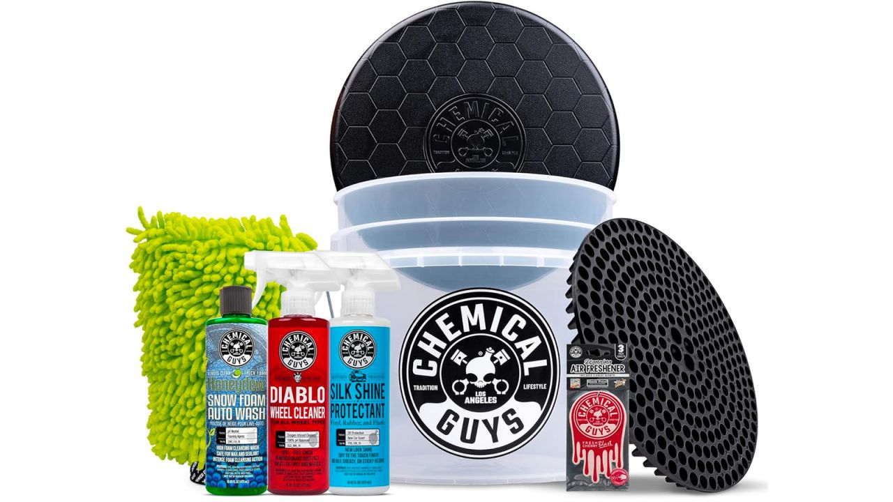  Chemical Guys HOL126L 8-Piece Arsenal Builder Car Wash Kit with Bucket, Dirt Trap, Lid, Wash Mitt, Air Fresheners and (3) 16 oz Car Care Cleaning Chemicals.jpg