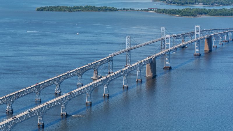 Големи американски мостове може да са уязвими от сблъсъци на кораби, включително един точно надолу по течението от Key Bridge