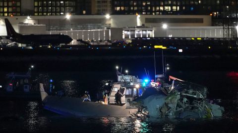 Se cree que no hubo sobrevivientes del accidente sobre el río Potomac.