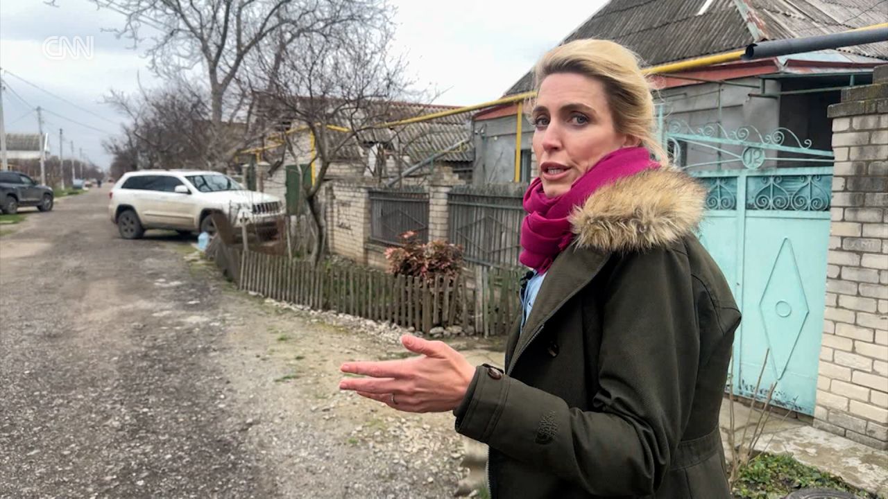 CNN’s Clarissa Ward visits Kherson, Ukraine to hear from residents who must risk their lives anytime they venture outside.