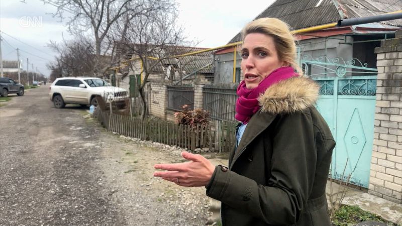 Clarissa Ward visits Ukrainian city where Russian drones taunt and terrorize their prey