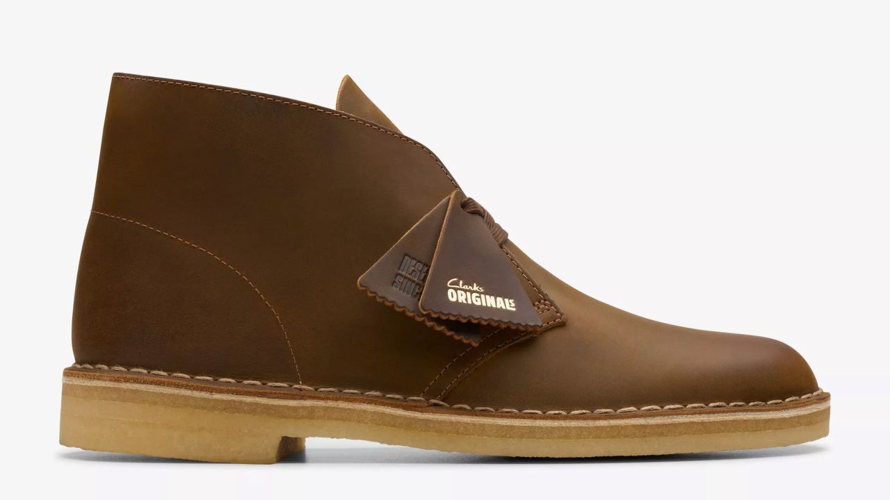 clarks desert boot in maple
