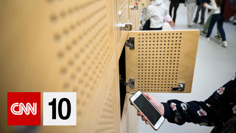 CNN 10 school phone BUG.png