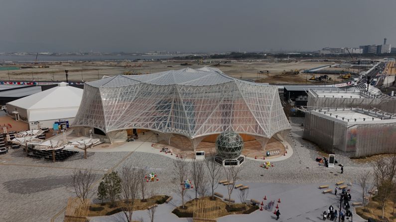 The Osaka Healthcare Pavilion, run by the prefecture and Osaka City, is all about rebirth. A transparent, tent-like roof covers the wood pavilion, with its many support beams forming a nest-like aesthetic. Its exhibits include a “human washing machine,” cutting-edge examples of stem cell technology, and a “future life” simulator, where visitors can generate an avatar for 2050 based on their current health data.