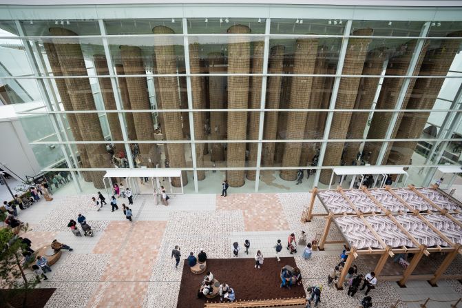 The United Arab Emirates Pavilion pays tribute to one of the region’s most enduring materials: the date palm. More than two million palm fronds are transformed into 90 five-story columns, while date pits are ground and recycled into a sustainable concrete alternative.