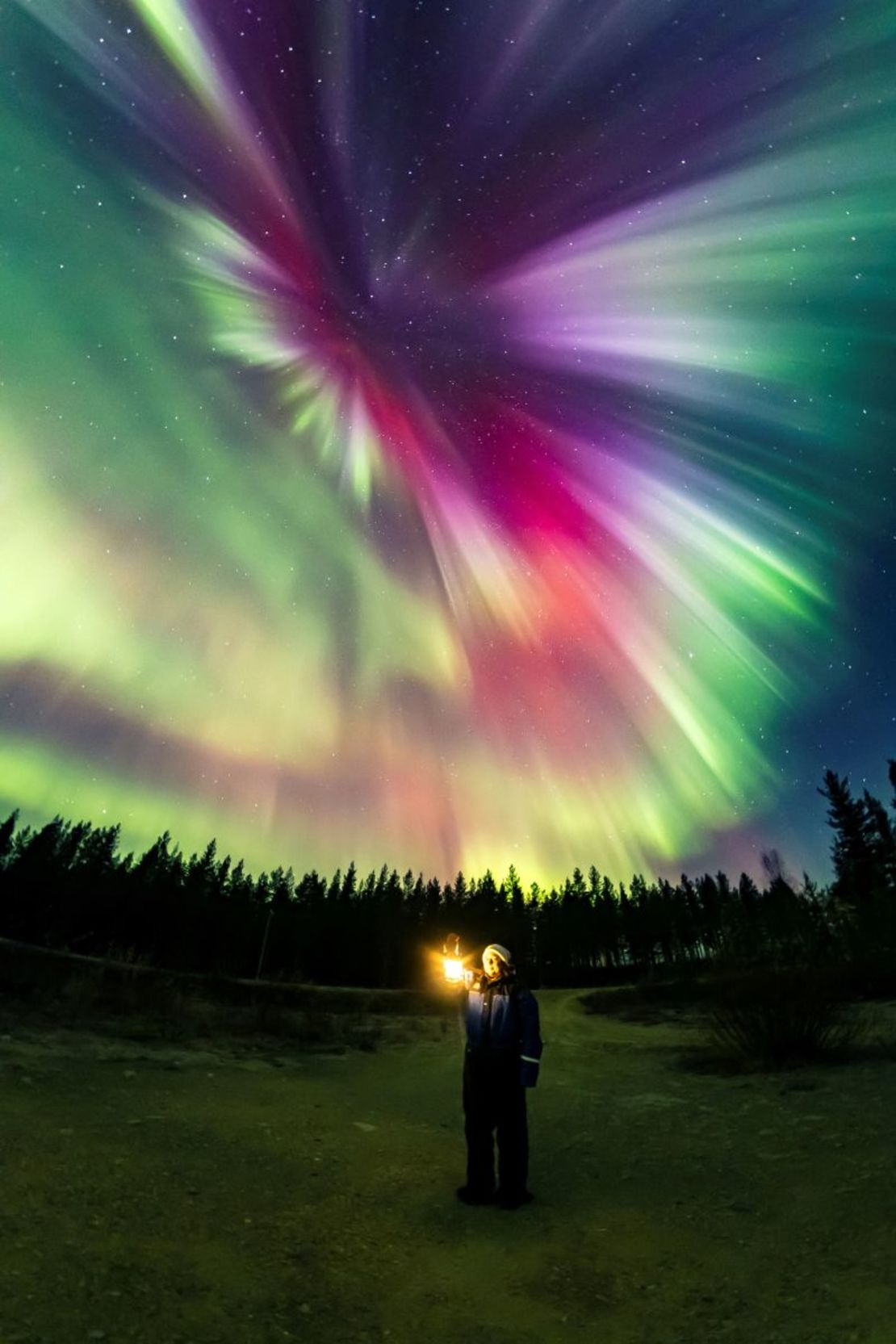 Una aurora boreal se ve en Sodankyla, Finlandia, el martes 8 de octubre.