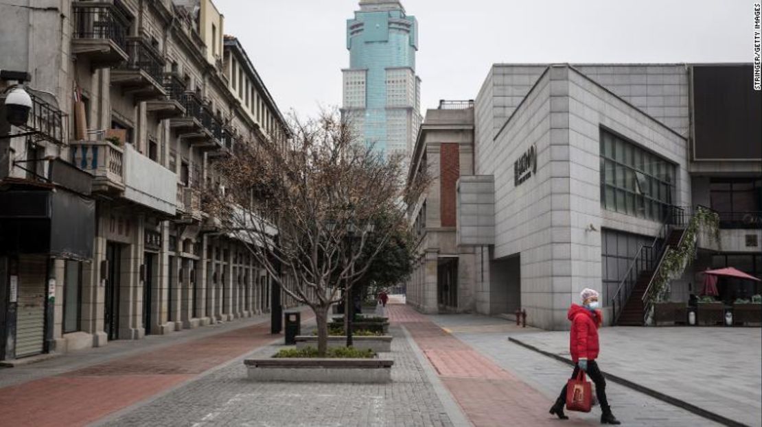 El confinamiento en 2020 hizo del ajetreado distrito comercial de Wuhan un pueblo fantasma.