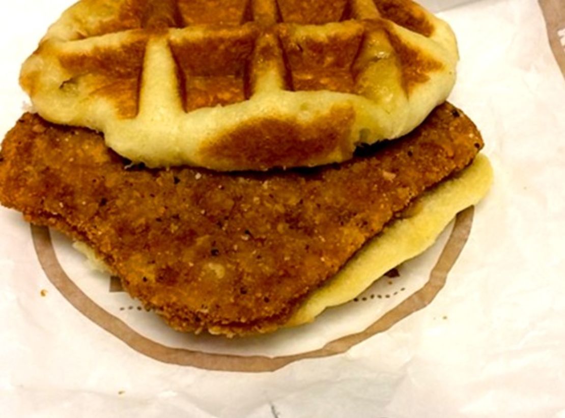 CNNE 0e20a9a9 - 140130165530-chicken-waffle-burger-king-620xb