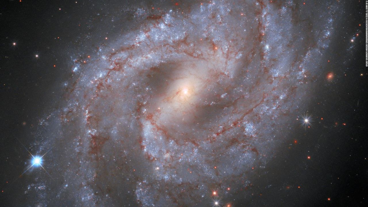 CNNE 1000086 - miar la galaxia en espiral mas antigua recien descubierta