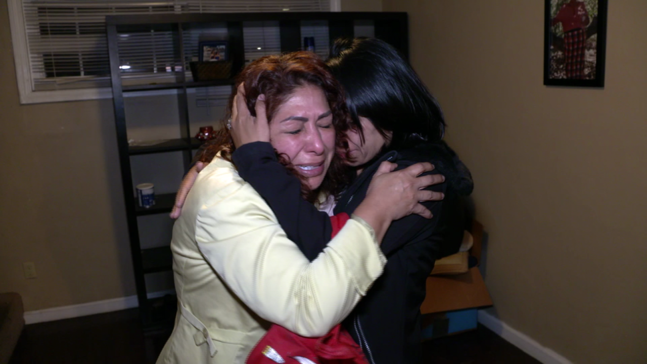 CNNE 1000196 - emotivo recuentro de familia divida por deportacion