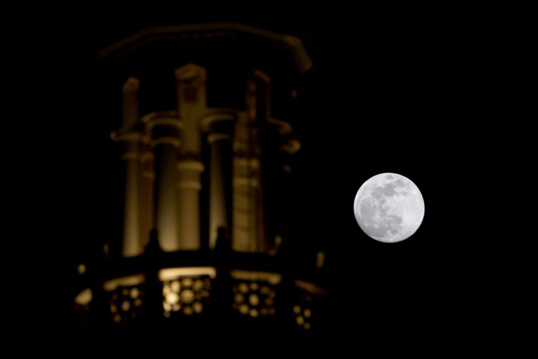 La superluna azul se verá en gran parte del mundo.