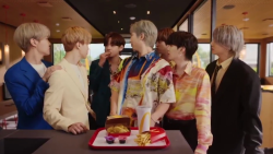 CNNE 1002252 - bts y mcdonald's lanzan un nuevo combo exclusivo