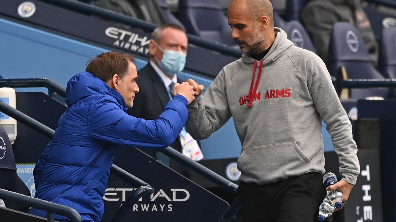 Chelsea's German head coach Thomas Tuchel (L) and Manchester City's Spanish manager Pep Guardiola (R) bump fists ahead of the English Premier League football match between Manchester City and Chelsea at the Etihad Stadium in Manchester, north west England, on May 8, 2021. - RESTRICTED TO EDITORIAL USE. No use with unauthorized audio, video, data, fixture lists, club/league logos or 'live' services. Online in-match use limited to 120 images. An additional 40 images may be used in extra time. No video emulation. Social media in-match use limited to 120 images. An additional 40 images may be used in extra time. No use in betting publications, games or single club/league/player publications. (Photo by Shaun Botterill / POOL / AFP) / RESTRICTED TO EDITORIAL USE. No use with unauthorized audio, video, data, fixture lists, club/league logos or 'live' services. Online in-match use limited to 120 images. An additional 40 images may be used in extra time. No video emulation. Social media in-match use limited to 120 images. An additional 40 images may be used in extra time. No use in betting publications, games or single club/league/player publications. / RESTRICTED TO EDITORIAL USE. No use with unauthorized audio, video, data, fixture lists, club/league logos or 'live' services. Online in-match use limited to 120 images. An additional 40 images may be used in extra time. No video emulation. Social media in-match use limited to 120 images. An additional 40 images may be used in extra time. No use in betting publications, games or single club/league/player publications.