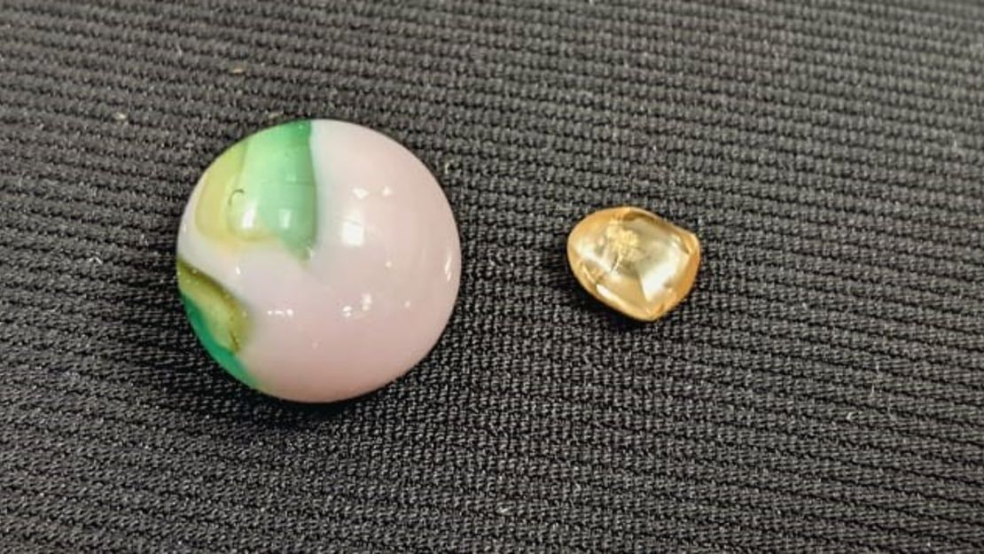 La gema de 2,20 quilates es la mayor que se ha encontrado en el parque desde el pasado octubre, cuando un visitante de Fayetteville, Arkansas, descubrió un diamante amarillo de 4,49 quilates.Crédito: Oficina de Parques estatales de Arkansas