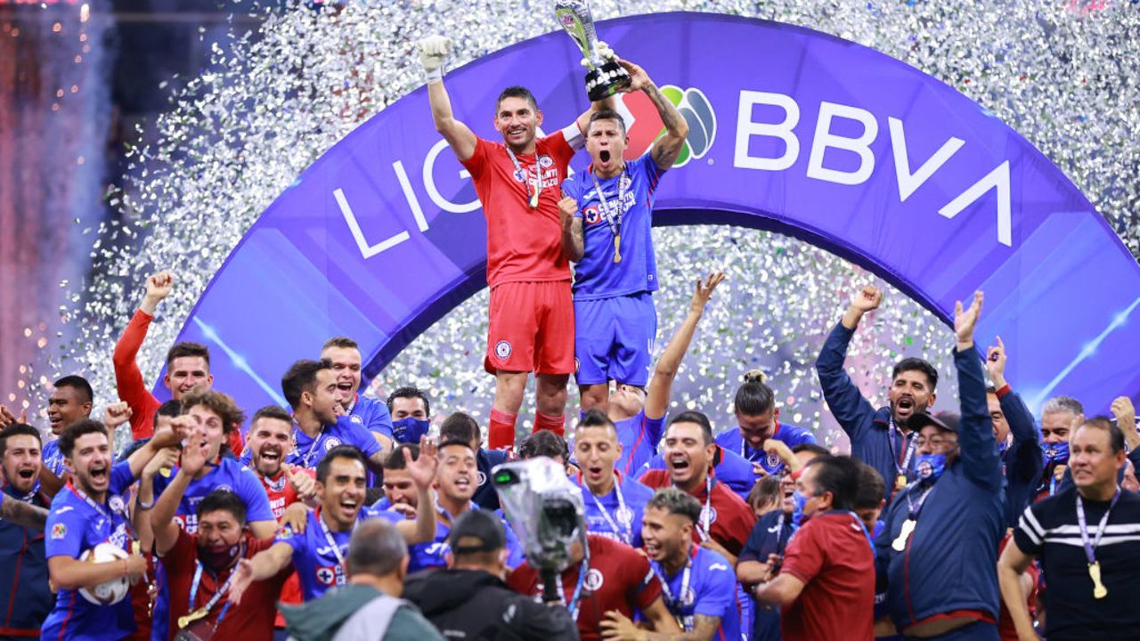 MEXICO CITY, MEXICO - MAY 30: Jesus Corona #1 of Cruz Azul and Julio Cesar Dominguez #4 of Cruz Azul lift the champion's trophy at the end of the Final second leg match between Cruz Azul and Santos Laguna as part of the Torneo Guard1anes 2021 Liga MX at Azteca Stadium on May 30, 2021 in Mexico City, Mexico.