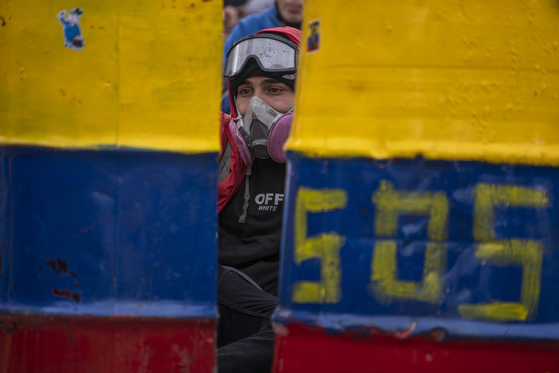 CNNE 1004960 - colombians strike as talks with government continue