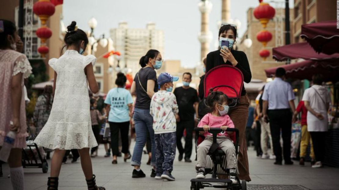 Tras décadas bajo una política de hijo único, el gobierno de China permite ahora tener hasta tres niños por familia.