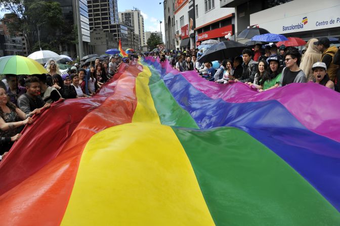 Bogotá: En la capital colombiana se realizarán al menos dos marchas como parte de las celebraciones del mes del Orgullo LGBTI. La primera se realizará el domingo 13 de junio a las 09:00 a.m. (hora local) y la segunda marcha se realizará el 4 de julio a las 2:00 p.m. (hora local).