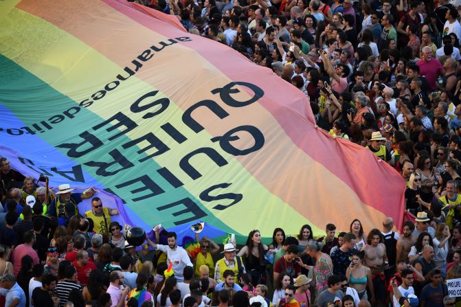 Madrid: El sábado 3 de julio se celebrará físicamente la manifestación del Orgullo LGTB en Madrid "de manera segura y responsable, teniendo en cuenta el contexto de pandemia en el que aún nos encontramos".