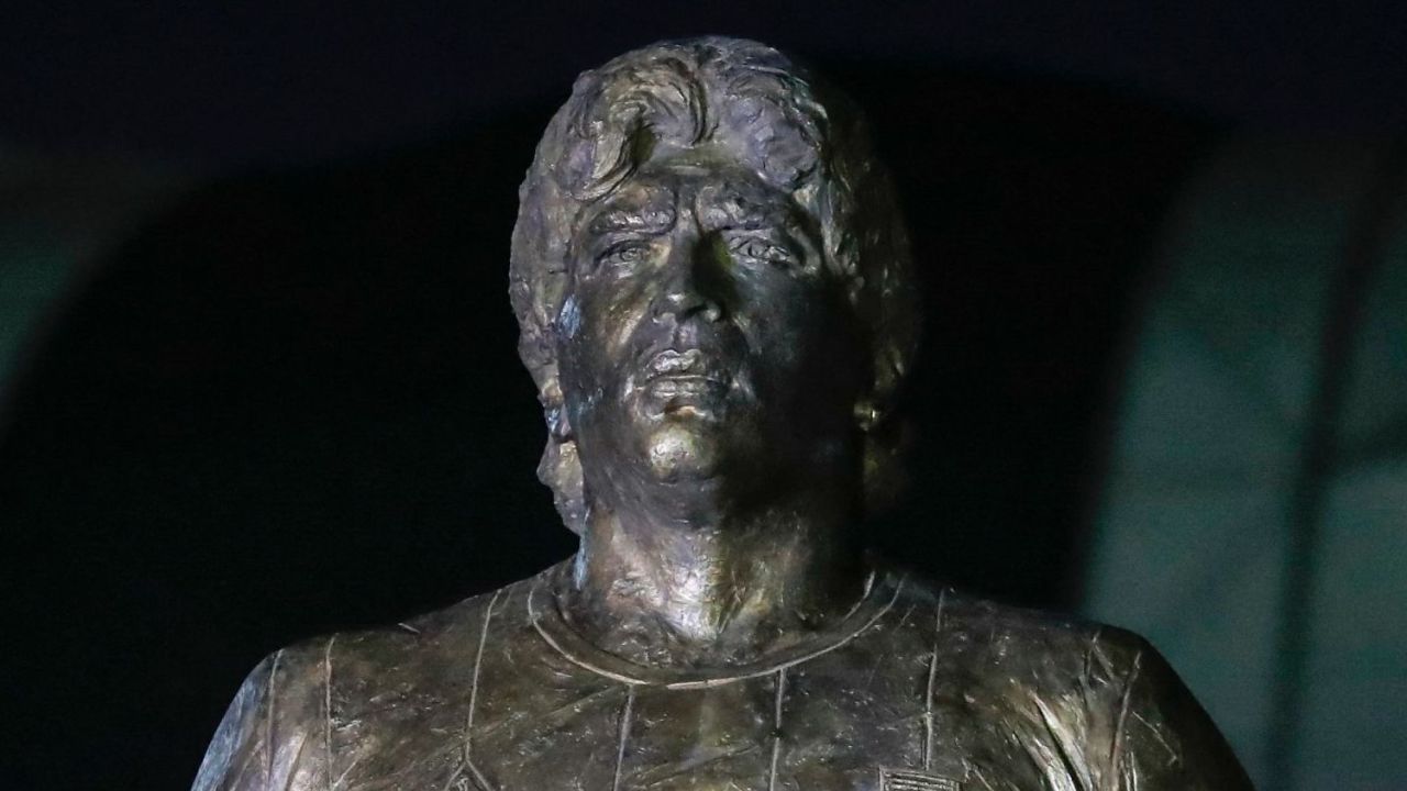Picture of a five-metre statue of late Argentine football star Diego Armando Maradona taken after it was unveiled by members of the Argentine national football team and the president of the Argentine Football Association (AFA), Claudio Tapia, outside the Estadio Unico Madre de Ciudades stadium in Santiago del Estero, Argentina, on June 3, 2021, before the South American qualification football match for the FIFA World Cup Qatar 2022 between Argentina and Chile. (Photo by Agustin MARCARIAN / POOL / AFP)