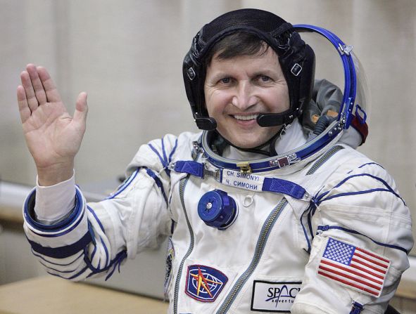 Charles Simonyi es el único civil que ha realizado dos viajes a la Estación Espacial Internacional. Según Space Adventures, el primero fue el 7 de abril de 2007; el segundo, el 26 de marzo de 2009.