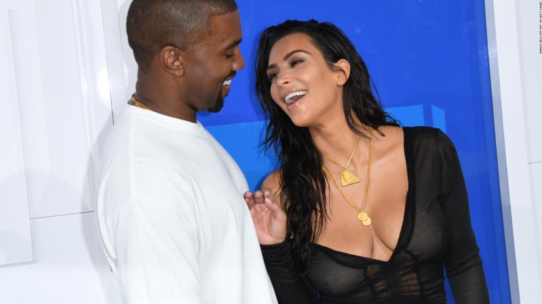 CNNE 1010110 - kim kardashian felicito a kanye west por su cumpleanos