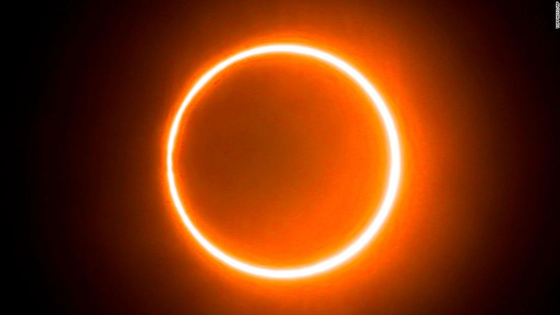 CNNE 1010371 - eclipse-solar-anillo-fuego