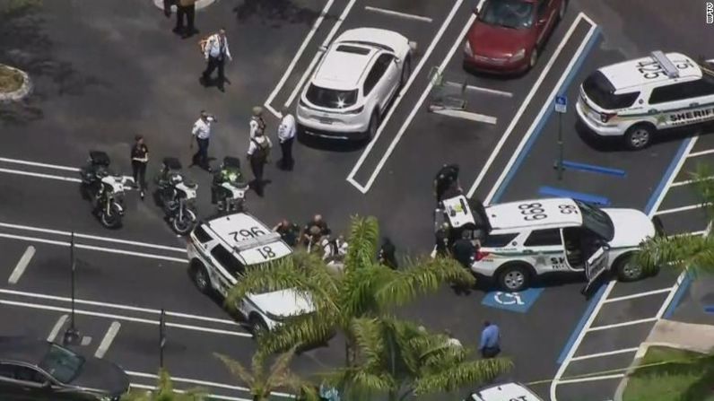 Al menos tres personas murieron en un tiroteo se registró en un Publix en Palm Beach, Florida, el 10 de junio de 2021.