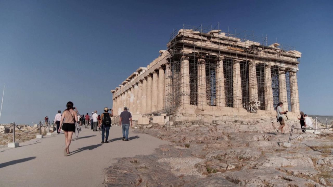 CNNE 1011550 - intenso debate por nueva rampa en la acropolis de atenas