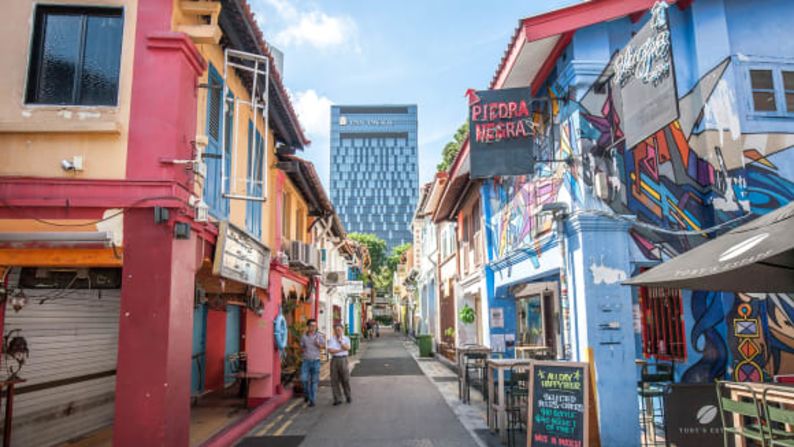 8. Haji Lane, Singapur: esta calle peatonal en Singapur conocida por sus murales está clasificada en el número ocho por Time Out, que recomienda las delicias recién horneadas de Windowsill Pies.