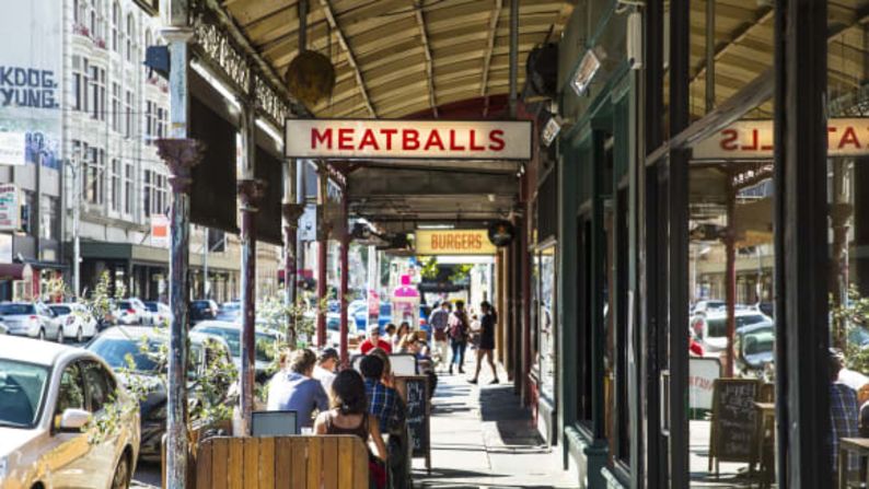 Puesto 1. Smith Street, Melbourne, Australia: Ocupando el primer lugar está esta calle de Melbourne, famosa por su escena gastronómica, bares gay y escena musical.