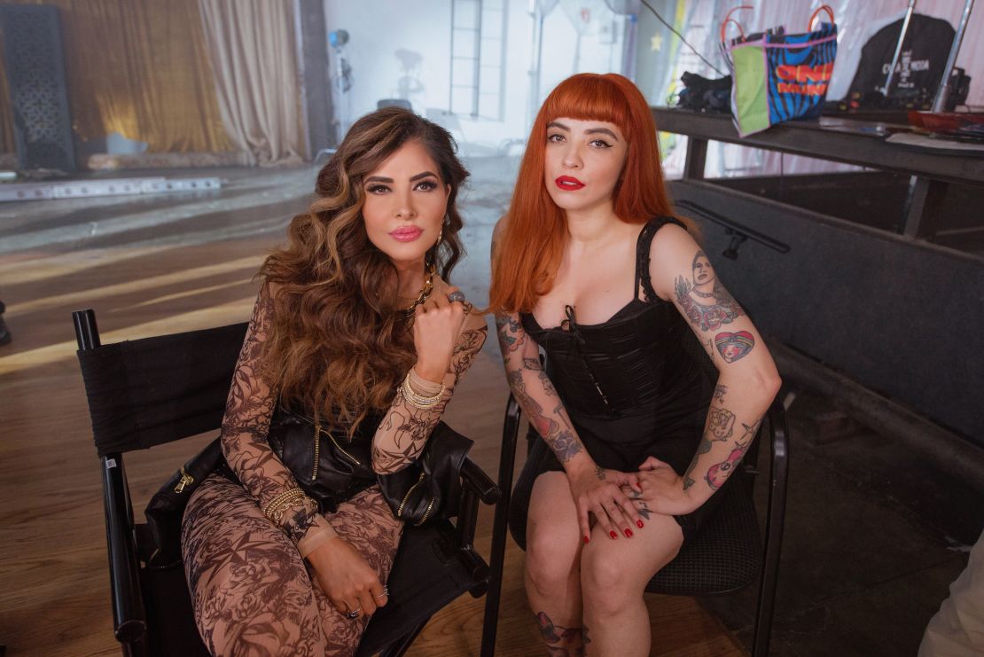 Mon Laferte admiraba a Gloria Trevi desde niña y fue quien la invitó a participar a cantar el tema "La Mujer"