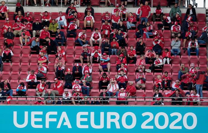 Tras confirmar su estado de salud la UEFA comunicó que a petición de los jugadores de ambos equipos, el partido entre Dinamarca y Finlandia será reiniciado.