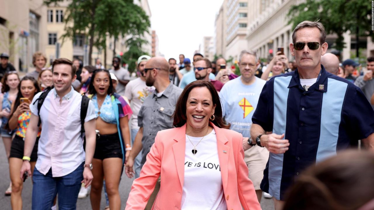 CNNE 1012832 - kamala harris participa en desfile del orgullo gay